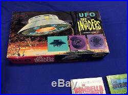 Original 1967 Invaders TV Show Aurora flying saucer model kit comic book lot