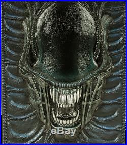 Sideshow Alien The Weyland Yutani Report Collector's Edition Book by Insight