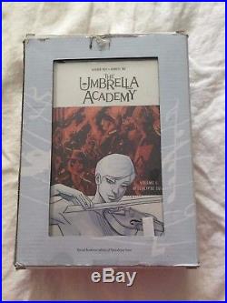 THE UMBRELLA ACADEMY FIGURE & BOOK BOXED SET. 2009. Hard To Find Bargain
